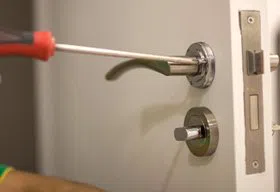 Oakland Doors & Locksmith Oakland, CA 510-731-0614 - 17a-Install-New-Lock